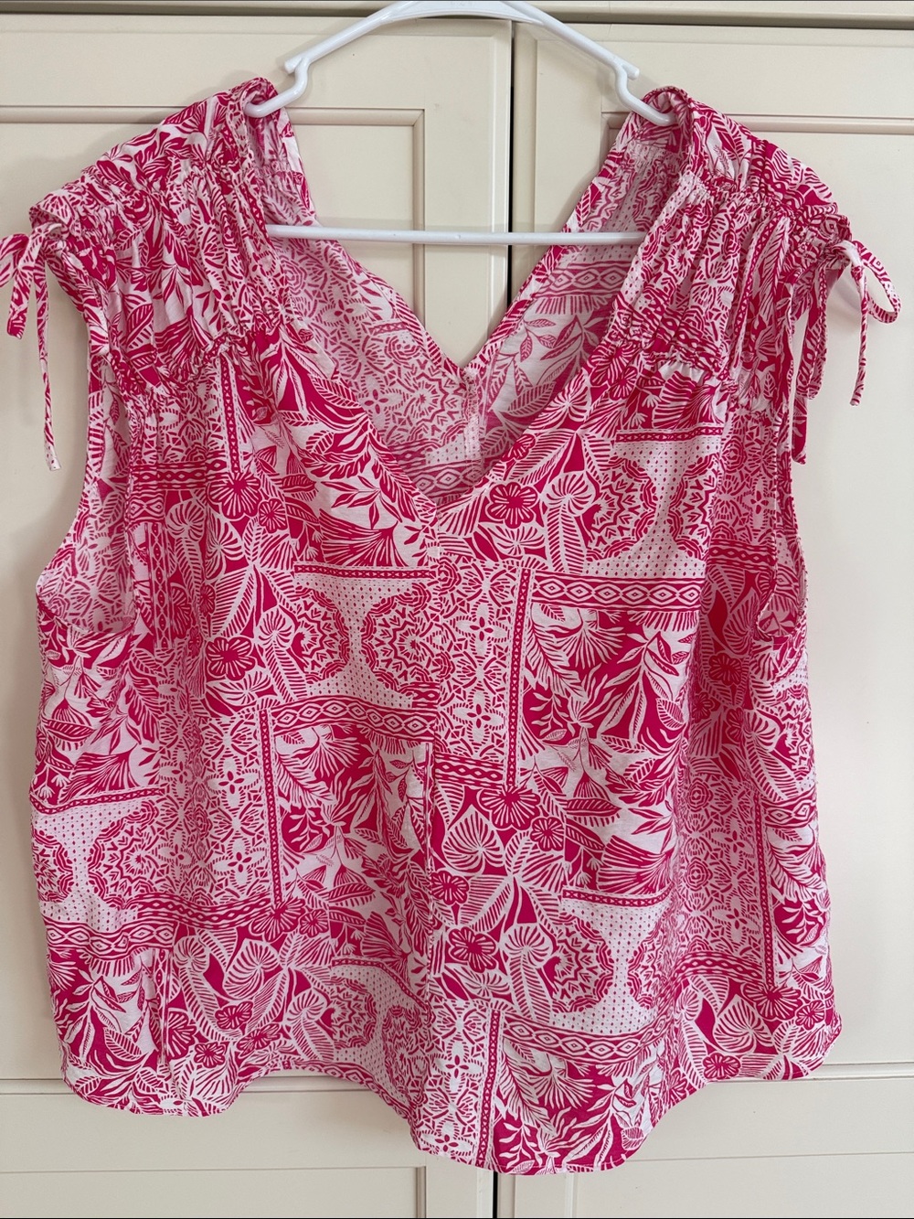 Women’s Pink Floral Print V-Neck Sleeveless Top 1X